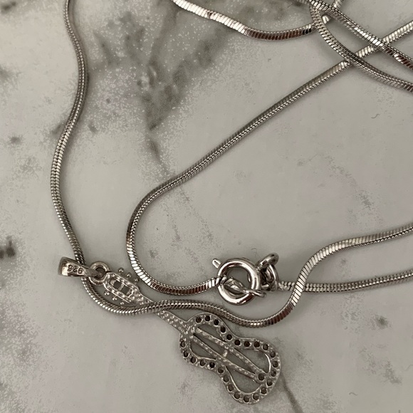 Silver necklace with Guitar pendant - Picture 3 of 4